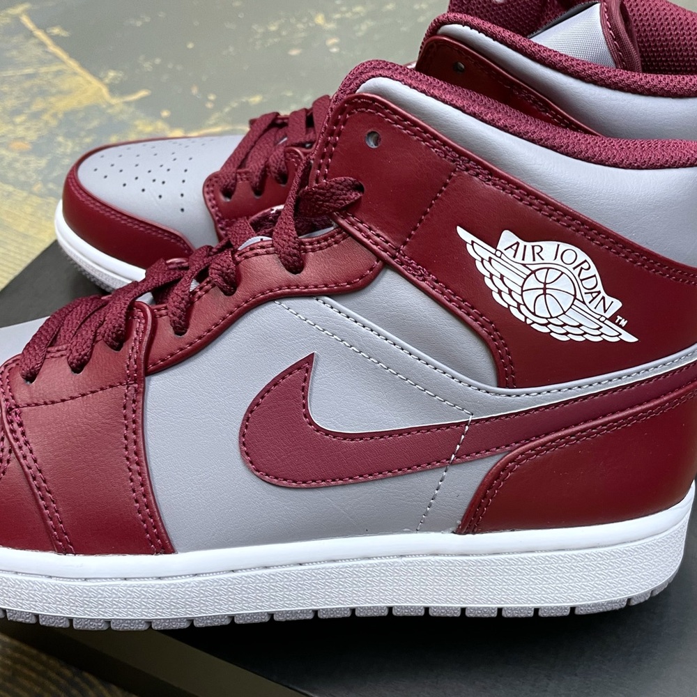 Nike Air Jordan 1 Mid Cherrywood DQ8426-615 10 Bordeaux - Picture 7 of 10